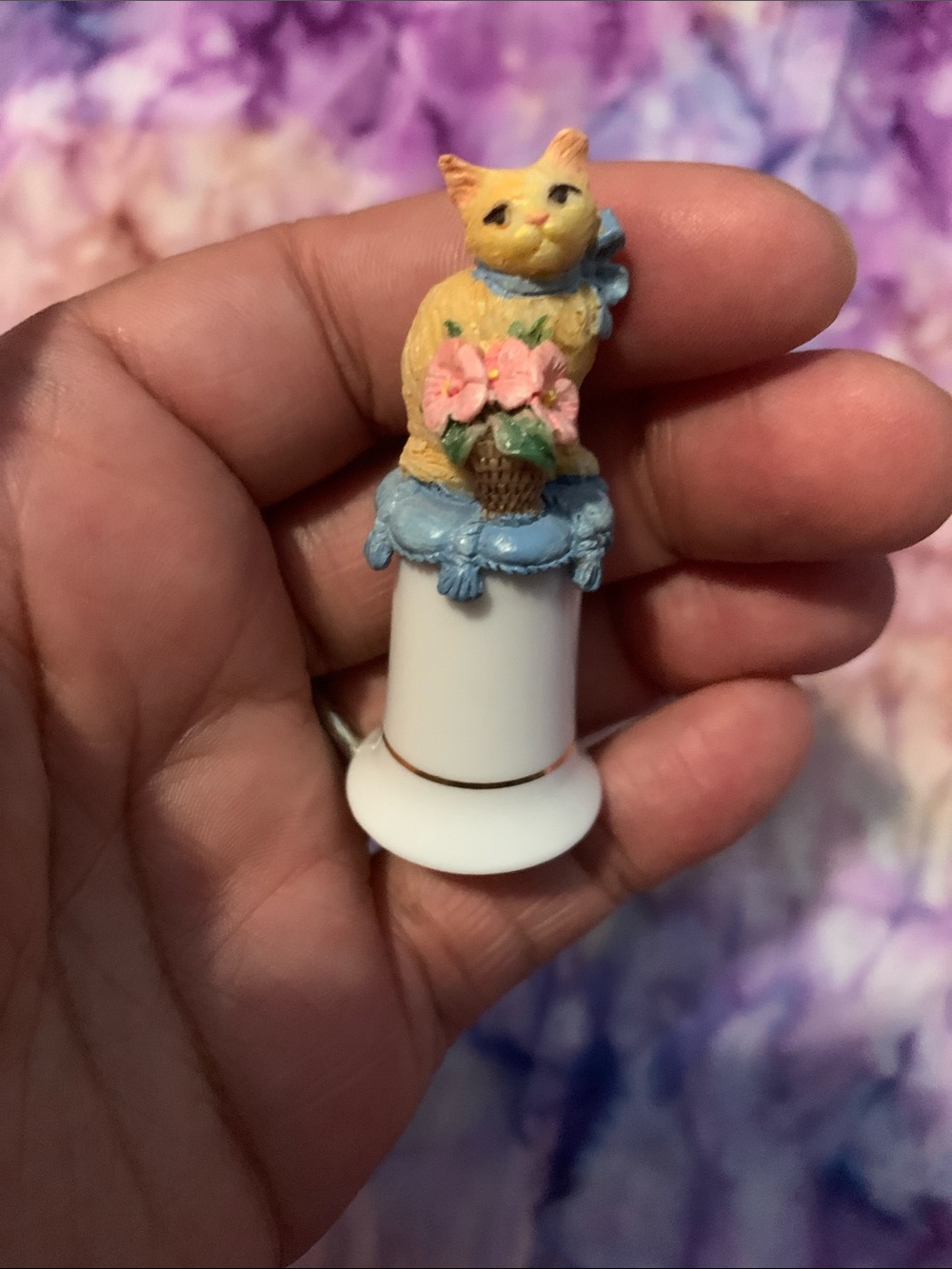 Vintage Avon Cat Porcelain Thimble with Gold Trim - Picture 4 of 4